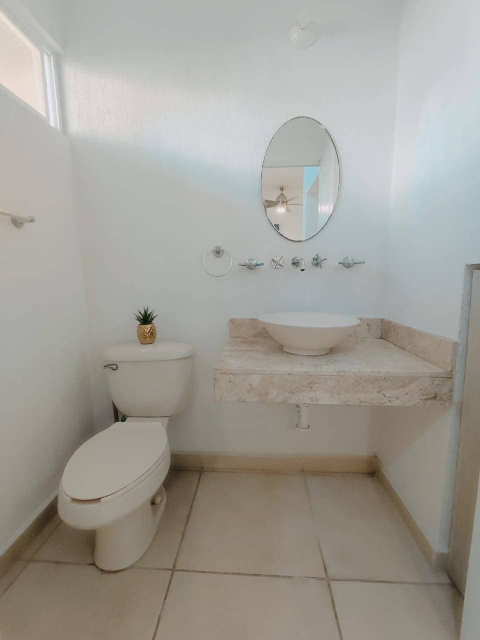 https://yo-rento.s3.us-east-2.amazonaws.com/properties/1791/1768408305396-baño-lavamanos-espejo-los-olivos-3-playa-del-carmen.jpeg